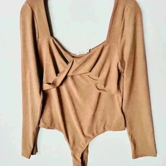 NWT! Astr the Label Twist Front Bodysuit Long Sleeve - Picture 2 of 6